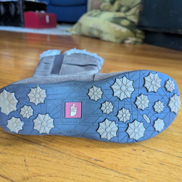 Knee-High North Face Winter Boots - Picture 7 of 11
